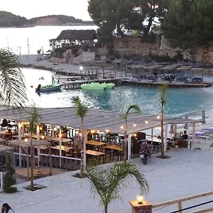 Aparthotel Melina's Seaside Retreat, Ksamil