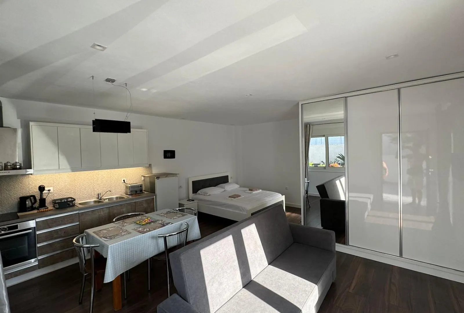 Sulozeqi Apartments Ksamil