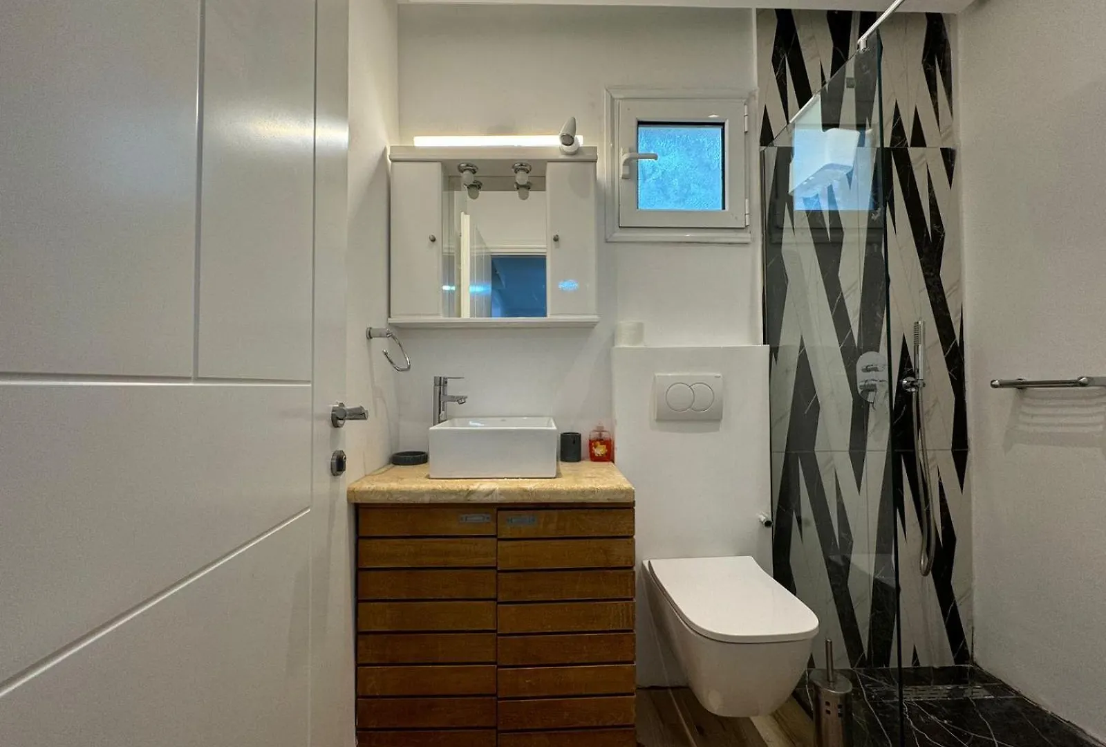 Sulozeqi Apartments Ksamil